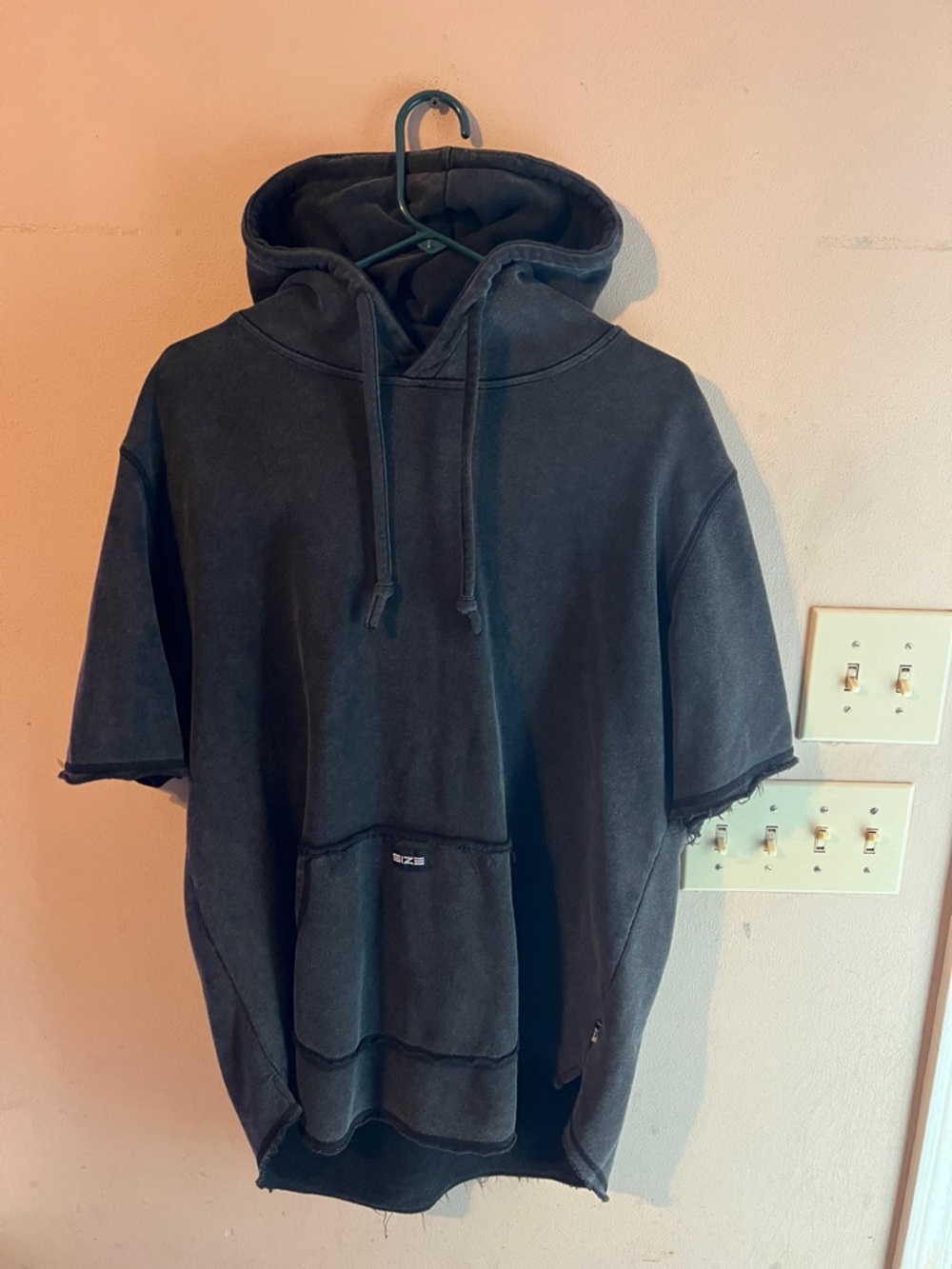SIZEUP FADED BLACK SHORT SLEEVE HOODIE SIZE LARGE SCALLOPED BOTTOM
